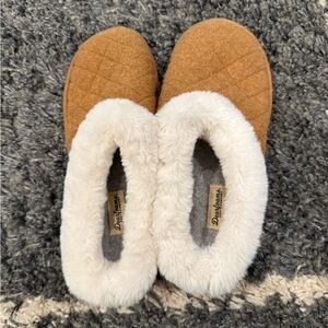 Dearfoam slippers size 9-10 like new